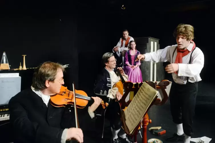 Markus Ecseghy (rechts) in der Rolle als Beethoven.