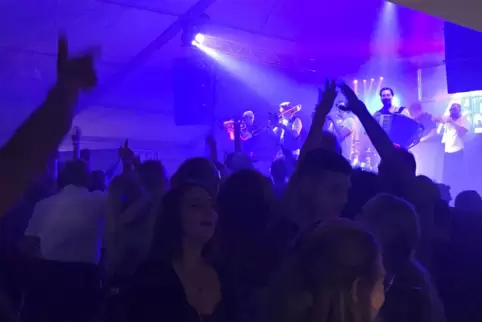 Zuhause statt Zelt: Am zweiten September-Wochenende wird in Rockenhausen kein Herbstfest gefeiert. Die Band „Allgäu Power“ – hie Zuhause statt Zelt: Am zweiten September-Wochenende wird in Rockenhausen kein Herbstfest gefeiert. Die Band „Allgäu Power“ – hie