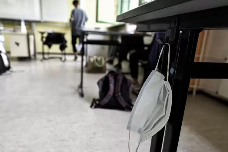 Ohne Maske geht gar nix: Erst am Sitzplatz d&uuml;rfen die Kinder und Jugendlichen den Mund-Nasen-Schutz ausziehen. 