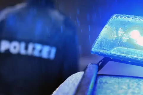 Die Polizei sucht Zeugen zu einem Einbruch in Sembach, bei dem in einen abgestellten Linienbus eingebrochen wurde. 