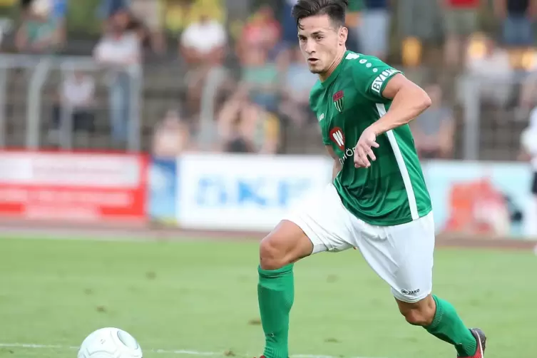 Stand mit Schweinfurt auf Platz zwei in der Regionalliga Bayern, als die Saison unterbrochen wurde: Gianluca Lo Scrudato, der li
