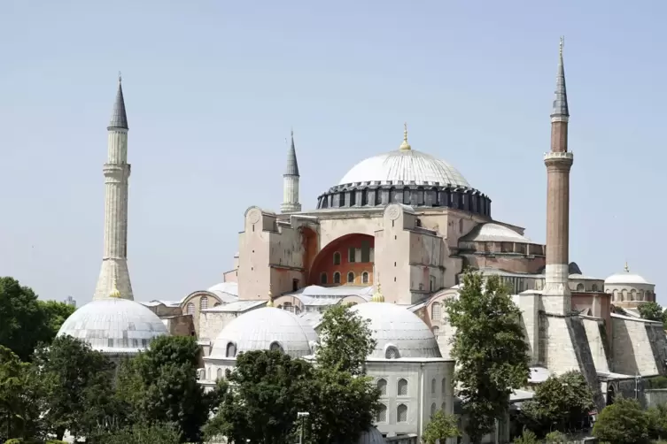 Als würde sie schweben: Hauptattraktion der Hagia Sophia ist bis heute die riesige Kuppel. 