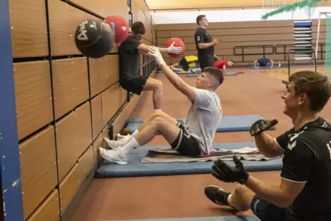 Training mit Körperkontakt ist momentan verboten. Es herrscht Abstandsgebot.