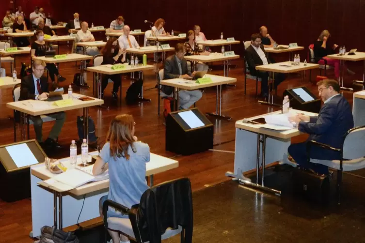 Wegen Corona tagt der Stadtrat im Saalbau. 