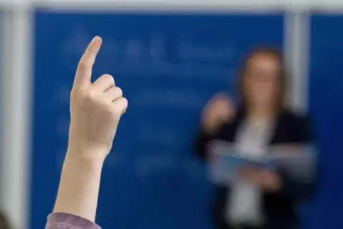 symbolbild_schule_unterricht_schueler_lehrer_dpa