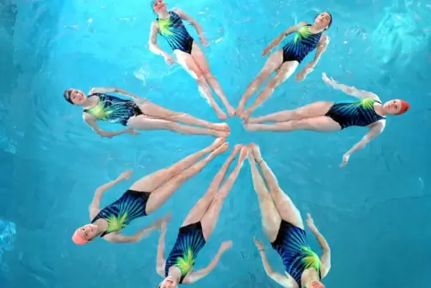 Immer eine Augenweide: die Synchronschwimmerinnen.