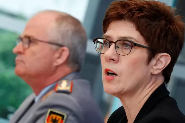 Greifen hart durch: Verteidigungsministerin Annegret Kramp-Karrenbauer (CDU) und Eberhard Zorn, Generalinspekteur der Bundeswehr