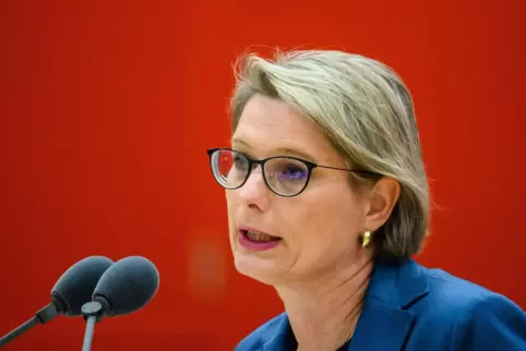 Rät den Schulen, sich auf drei verschiedene Szenarien vorzubereiten: Landesbildungsministerin Stefanie Hubig (SPD). 