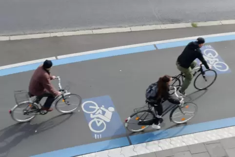 Beispiel in Göttingen: Radschnellweg. Beispiel in Göttingen: Radschnellweg.