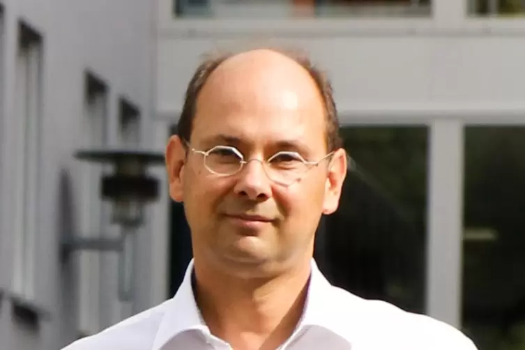 Chefarzt Dr. Andres Fernandez.