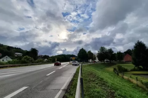Ab 20. Juli müssen Autofahrer hier abbiegen: Die B 270 wird bei Waldfischbach-Burgalben saniert und deshalb voll gesperrt – vora