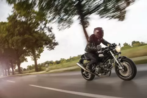 Trotz eines bundesweit geltendem Verbot von Spritztouren, habe es im Frühjahr viele schwere Motorradunfälle gegeben. 