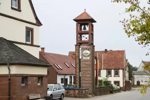 Der Saalstadter Glockenturm braucht einen neuen Aufbau. 
