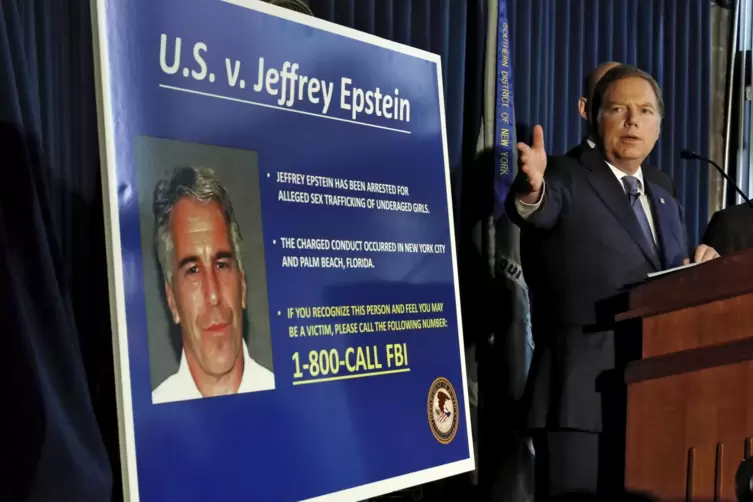 Dutzende minderjährige Mädchen soll der verstorbene US-Milliardär Jeffrey Epstein missbraucht haben. 