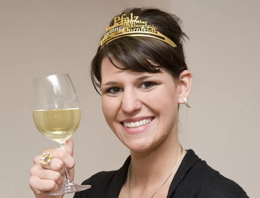 Pfälzische Weinkönigin 2010/2011:Karen Storck aus Einselthum