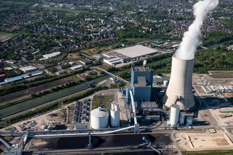 Besonders umstritten ist das Kohlekraftwerk in Datteln, wo gerade erst ein neuer Block in Betrieb ging. 