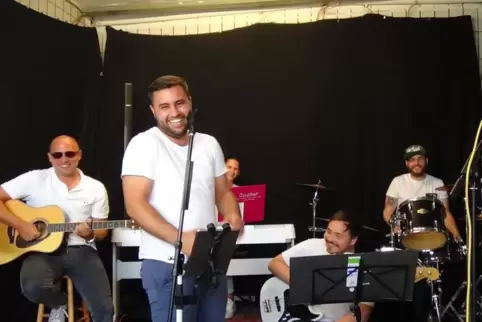 Die Zweibrücker Coverband Auszeit bei einer Probe. 