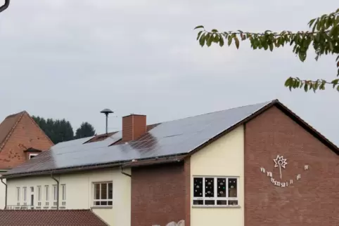Fotovoltaikanlage auf der Grundschule Brücken: Die Solar GmbH der Verbandsgemeinde könnte eine gute Basis für das Klimaschutzkon Fotovoltaikanlage auf der Grundschule Brücken: Die Solar GmbH der Verbandsgemeinde könnte eine gute Basis für das Klimaschutzkon