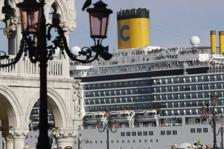 In Venedig machen Kreuzfahrtschiffe besonders große Probleme. 