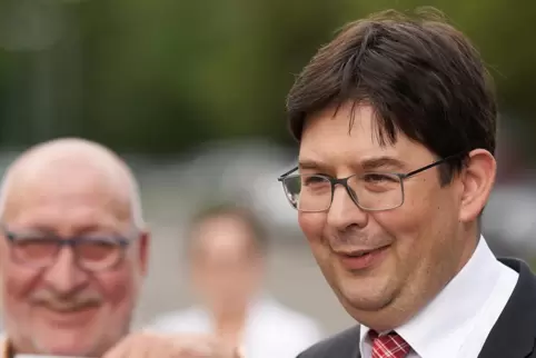 Konnte sein Amt dank der AfD-Enthaltung beim Abwahlantrag behalten: Neuwieds Bürgermeister Michael Mang (SPD).