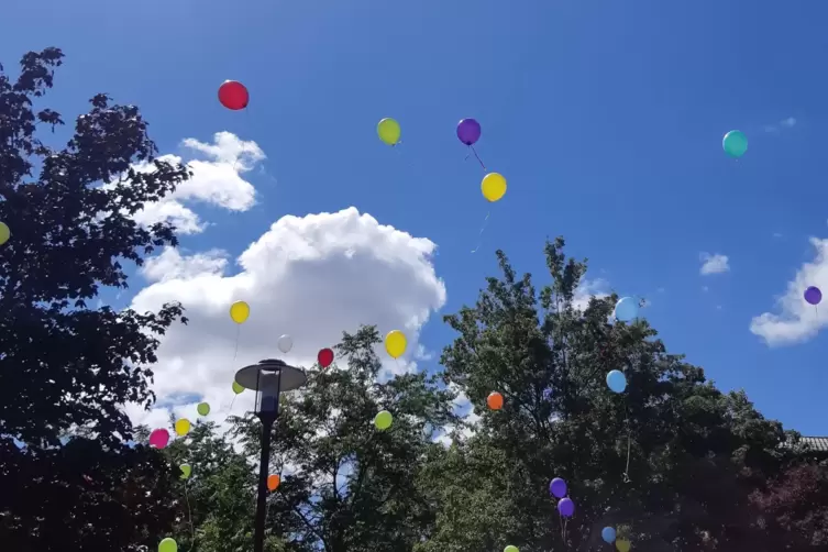 Bunte Ballons der Hoffnung.