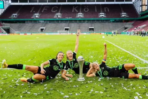 Wolfsburger Jubel (von links): Ingrid Syrstad Engen, Fridolina Rolfö und Pernille Harder. 