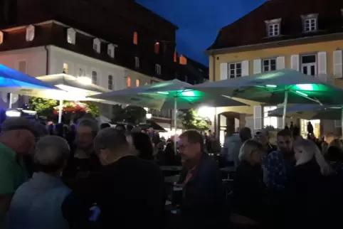 Solchen Trubel wie hier im Vorjahr wird es 2020 auf dem Marktplatz beim „Homburger Musiksommer“ gewiss nicht geben können.