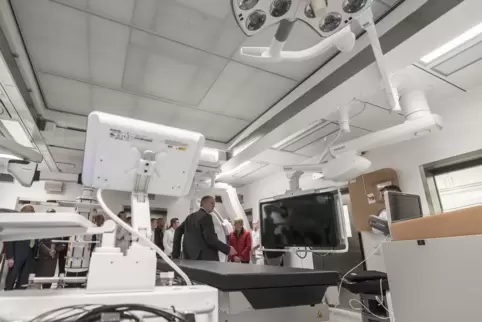 Der neue Hybrid-Operationssaal hat das Westpfalz-Klinikum insgesamt rund 5,5 Millionen Euro gekostet – im Herbst ist er eingewei