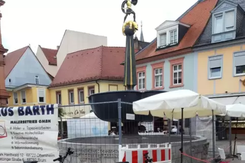 Noch abgesperrt: Georgsbrunnen an der Alten Münz. Noch abgesperrt: Georgsbrunnen an der Alten Münz.