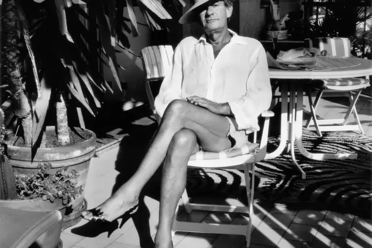 Schillernder Provokateur: Helmut Newton, fotografiert von seiner Ehefrau in Monte Carlo, 1987. 