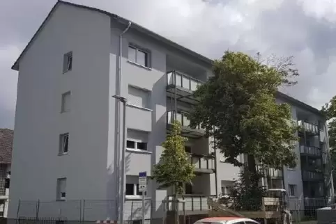 Neue Balkone, neue Gebäudehülle: Anwesen im Rainer-Maria-Rilke-Weg. Neue Balkone, neue Gebäudehülle: Anwesen im Rainer-Maria-Rilke-Weg.