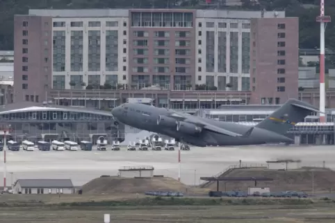 Was passiert mit der Air Base Ramstein? Vermutlich bleibt alles, wie es ist, auch wenn die USA Soldaten aus Deutschland abziehen