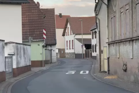  Ausbau und Verkehrsführung in der engen Ortsdurchfahrt von Kleinkarlbach werden Thema einer Einwohnerversammlung sein. 