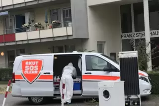 Am Morgen danach ist der Tatortreiniger in der Seniorenwohnanlage in Mainz. 
