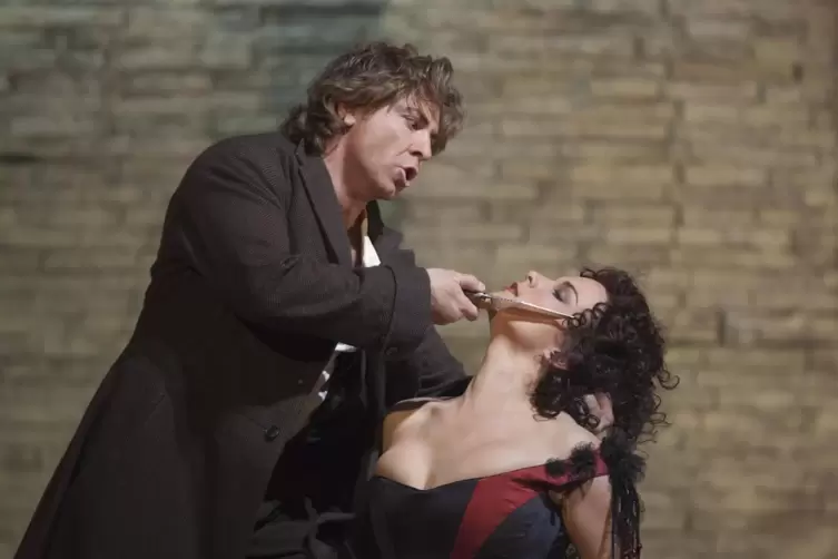 Roberto Alagna als Don José und Elina Garanca in der Titelrolle von Bizets Oper „Carmen“.