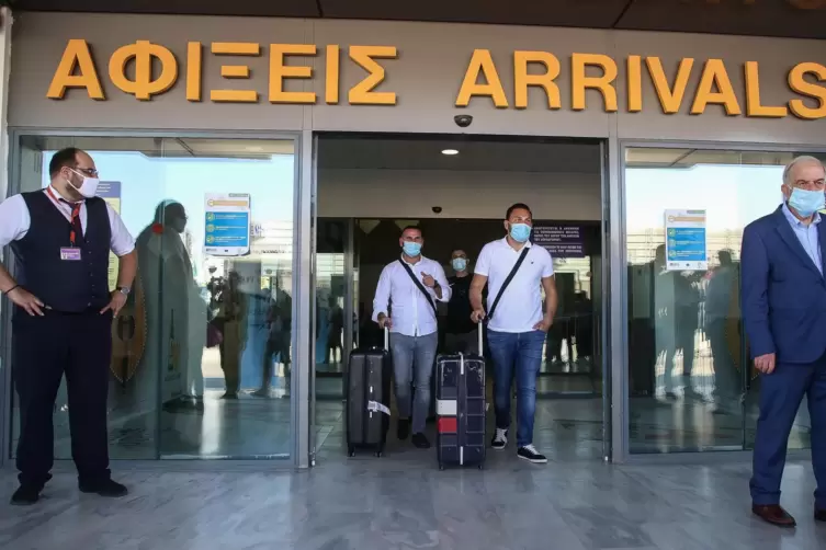 Urlauber, die nach Griechenland reisen wollen – im Bild der Flughafen in Heraklion auf Kreta –, müssen sich mindestens 48 Stunde