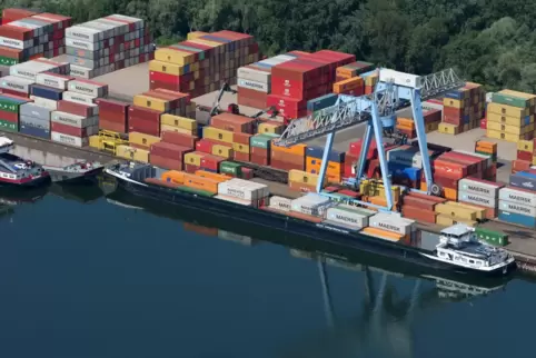 Binnen zehn Jahren gingen im Wörther Hafen sowohl Versand als auch Empfang deutlich zurück. 