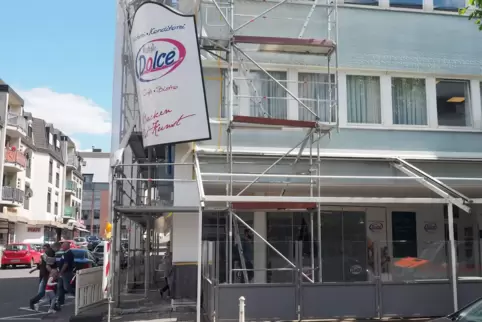 Das Bäckerei-Café an der Ecke Tal-/Kirchenstraße konnte seit dem Feuer vom Dezember 2019 keine Gäste und Kunden mehr empfangen.