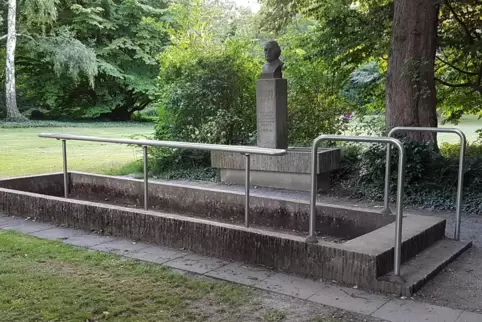 Kneipp-Becken im Ebertpark. 