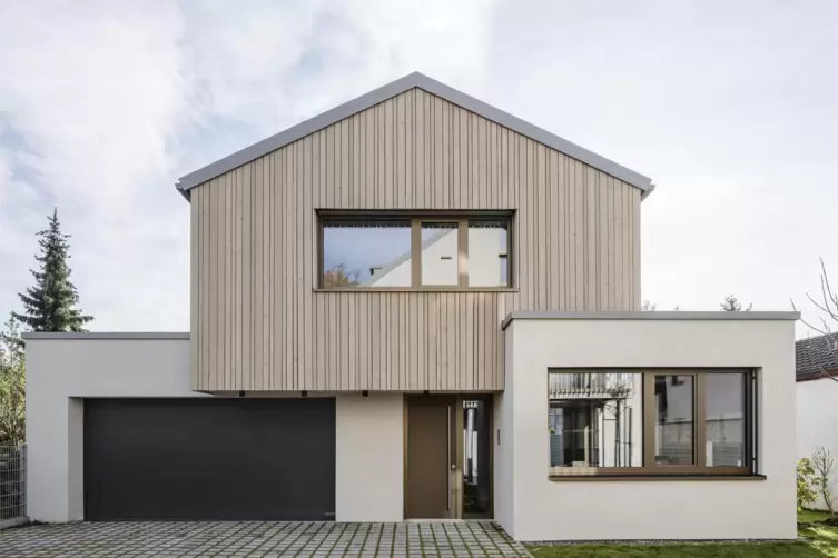 Florian Munsky hat sich und seiner Frau Saskia in Kandel ein Heim gebaut, das aus drei Kuben zusammengesetzt ist. 