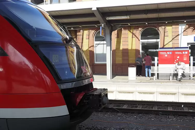 Wann rollt am Zweibrücker Bahnhof die erste S-Bahn ein? Oberbürgermeister Marold Wosnitza wettete bei seiner Neujahrsansprache 2