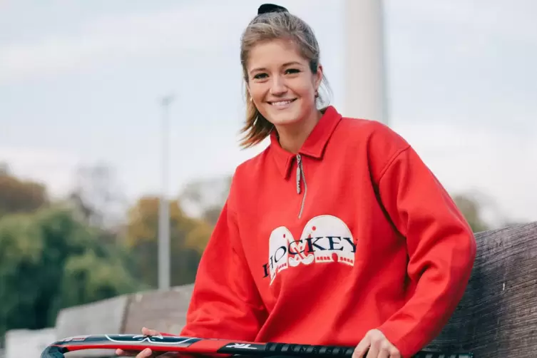 Die Frankenthaler Nationalspielerin Sonja Zimmermann (Mannheimer HC) ist einer der Werbetr&auml;ger von TK.