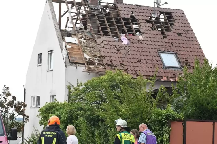 Abgedeckt: Haus in Bobenheim im Dackenheimer Weg, Juli 2019. 