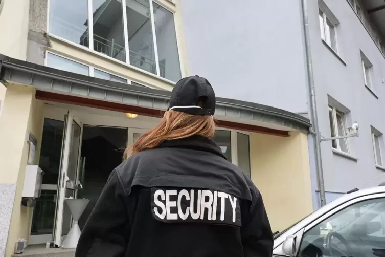 Die Asylunterk&uuml;nfte in Dahn werden seit Freitag von einem Sicherheitsdienst &uuml;berwacht. 