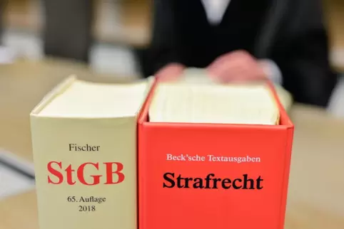 Die Strafe könne zugunsten einer Therapie zurückgestellt werden, so der Staatsanwalt (Symbolbild). 