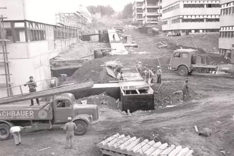 Im November 1971 – also über ein Jahr nach Vorlesungsbeginn – war das Gelände der Universität in Kaiserslautern noch eine Großba