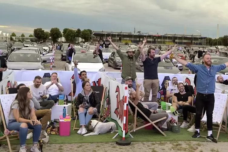 Festivalstimmung bei den Fans. 