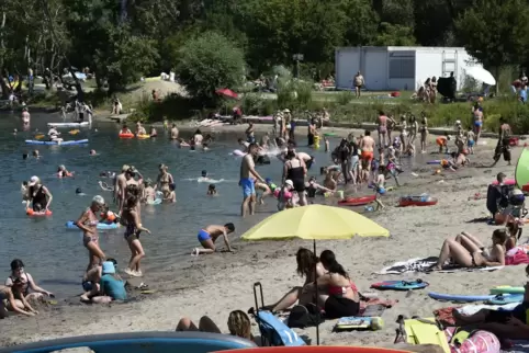Die Verwaltung hat errechnet: Höchstens 800 Personen dürfen sich am Südufer des Silbersees, hier ein Foto von Ende Juni, laut ge