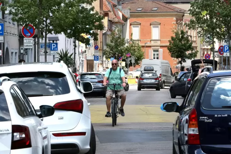 Die Radfahrer fahren nun legal gegen die Fahrtrichtung in der Königstraße. 