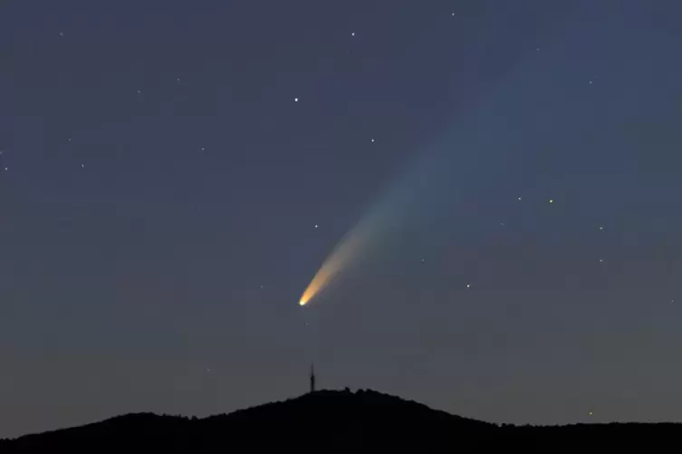 komet neowise über der kalmit von michael oexner